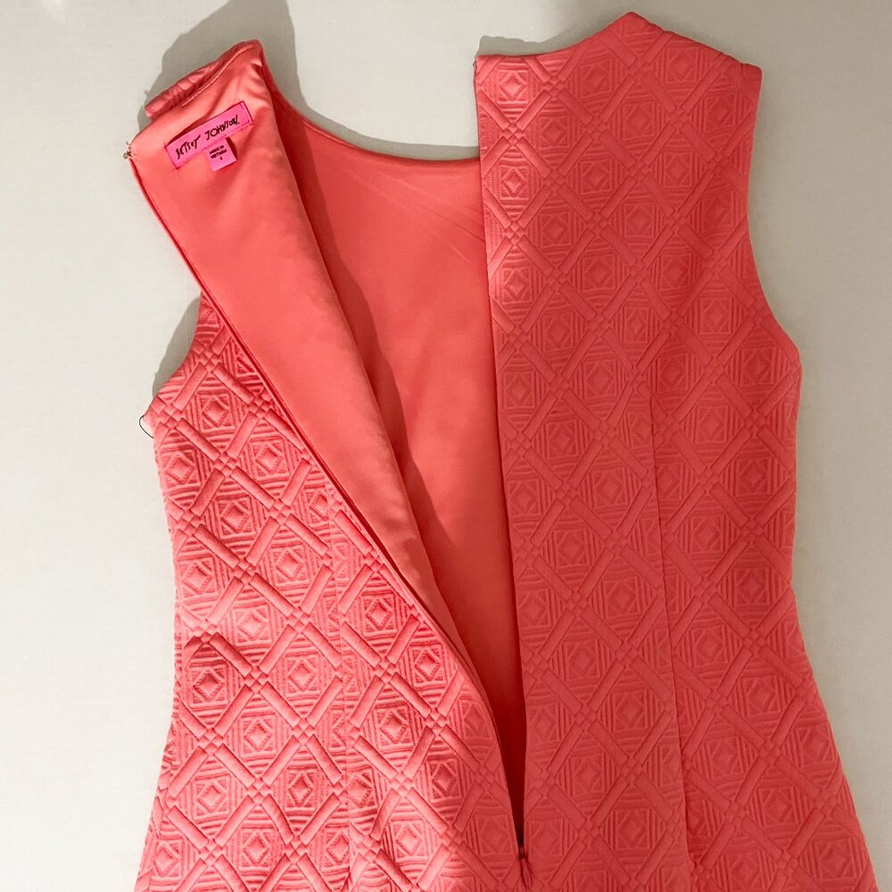 Betsey Johnson Coral Textured Sheath Dress | Size 4 | NWT - Picture 6 of 11